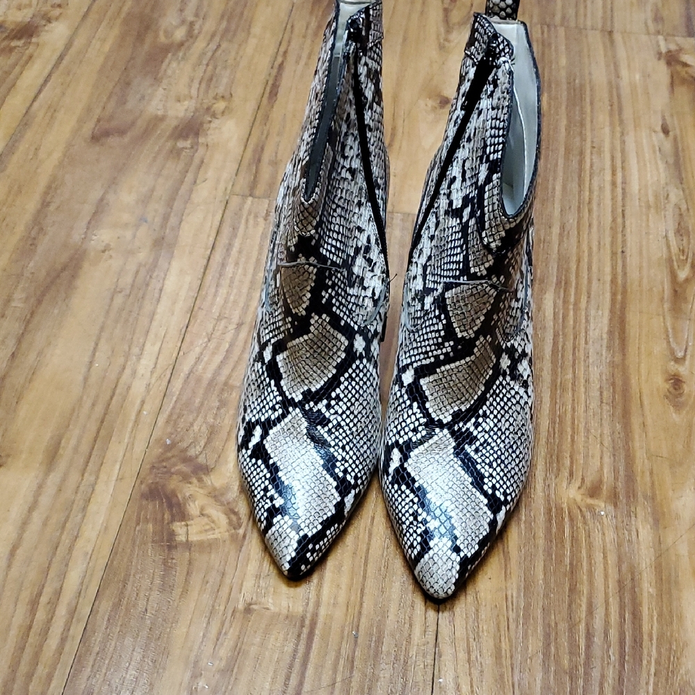 Gibson Latimer Black and Cream Patterned Ankle Boots